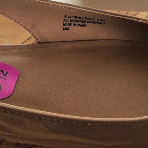 Steve Madden Allure Slingback PointToe 1”Heel FlatTan patent back toecap 8.5 NWT - Picture 7 of 7